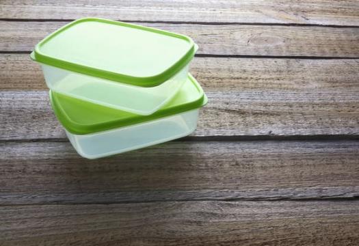 Removing Stains and Odors from PlasticWare